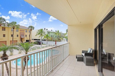 Condo in Indian Rocks Beach, Florida, 2 bedrooms № 2091628 - photo 9