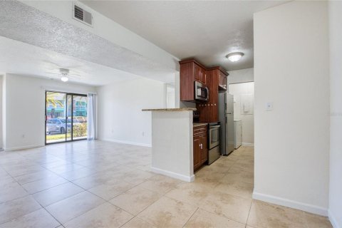 Condo in Palm Harbor, Florida, 2 bedrooms  № 2379486 - photo 22
