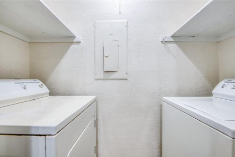 Condo in Palm Harbor, Florida, 2 bedrooms  № 2379486 - photo 28