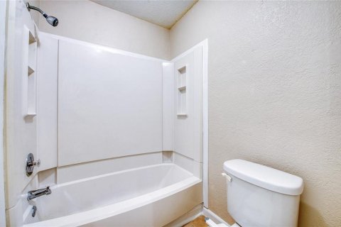 Condo in Palm Harbor, Florida, 2 bedrooms  № 2379486 - photo 16