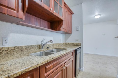 Condo in Palm Harbor, Florida, 2 bedrooms  № 2379486 - photo 27