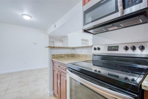 Condo in Palm Harbor, Florida, 2 bedrooms  № 2379486 - photo 26