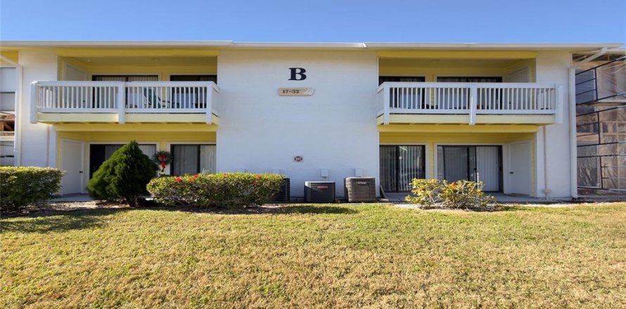 Condo in Palm Harbor, Florida, 2 bedrooms  № 2379486