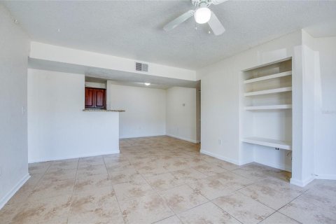 Condo in Palm Harbor, Florida, 2 bedrooms  № 2379486 - photo 19