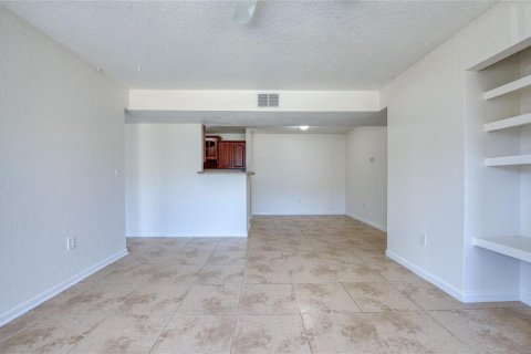 Condo in Palm Harbor, Florida, 2 bedrooms  № 2379486 - photo 18