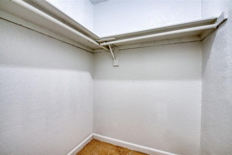 Condo in Palm Harbor, Florida, 2 bedrooms  № 2379486 - photo 17