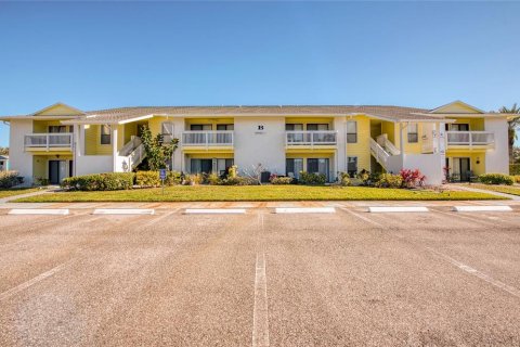 Condo in Palm Harbor, Florida, 2 bedrooms  № 2379486 - photo 2