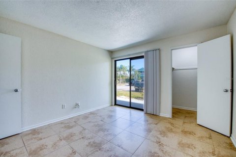 Condo in Palm Harbor, Florida, 2 bedrooms  № 2379486 - photo 30