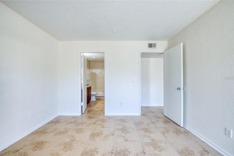 Condo in Palm Harbor, Florida, 2 bedrooms  № 2379486 - photo 29