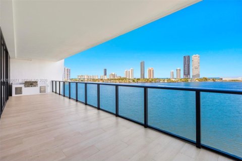 Condo in Aventura, Florida, 3 bedrooms № 2154563 - photo 5