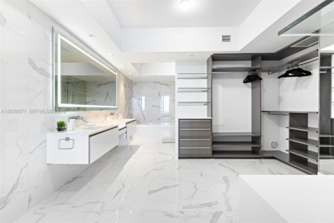 Condo in Aventura, Florida, 3 bedrooms № 2154563 - photo 23