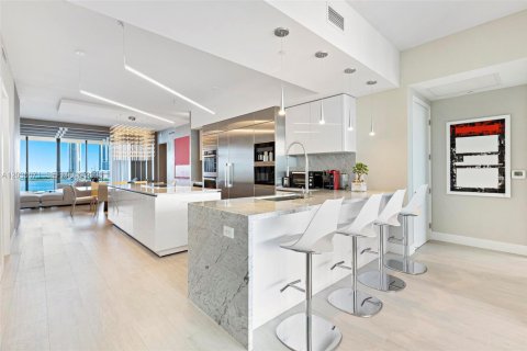 Condo in Aventura, Florida, 3 bedrooms № 2154563 - photo 15