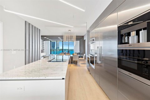 Condo in Aventura, Florida, 3 bedrooms № 2154563 - photo 17