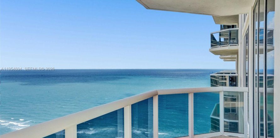 Condominio en Miami Beach, Florida, 2 dormitorios  № 2009194