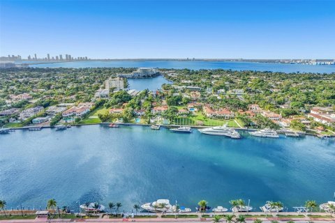 Condominio en alquiler en Miami Beach, Florida, 2 dormitorios, 128.21 m2 № 2009194 - foto 16