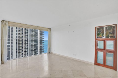Condominio en alquiler en Miami Beach, Florida, 2 dormitorios, 128.21 m2 № 2009194 - foto 19