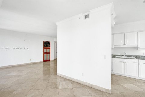 Condominio en alquiler en Miami Beach, Florida, 2 dormitorios, 128.21 m2 № 2009194 - foto 24