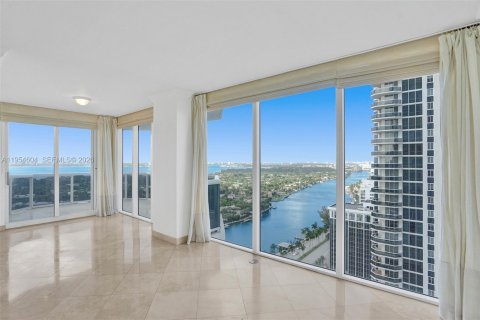 Condominio en alquiler en Miami Beach, Florida, 2 dormitorios, 128.21 m2 № 2009194 - foto 18