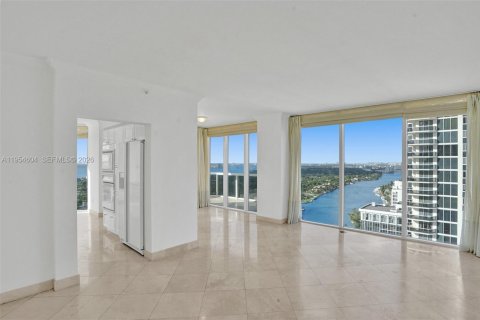 Condominio en alquiler en Miami Beach, Florida, 2 dormitorios, 128.21 m2 № 2009194 - foto 3