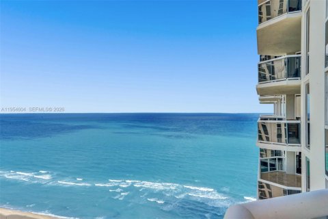 Condominio en alquiler en Miami Beach, Florida, 2 dormitorios, 128.21 m2 № 2009194 - foto 2