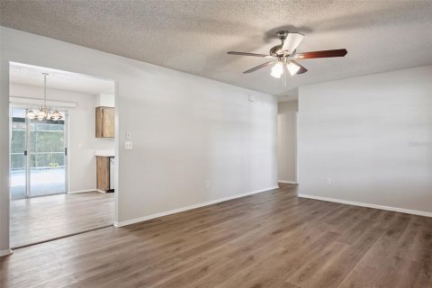 Villa ou maison à vendre à Sanford, Floride: 3 chambres, 113.43 m2 № 2415499 - photo 3