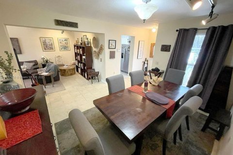 Propiedad comercial en venta en Miami, Florida, 186.92 m2 № 1665488 - foto 11