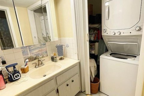 Propiedad comercial en venta en Miami, Florida, 186.92 m2 № 1665488 - foto 24