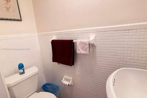Propiedad comercial en venta en Miami, Florida, 186.92 m2 № 1665488 - foto 28