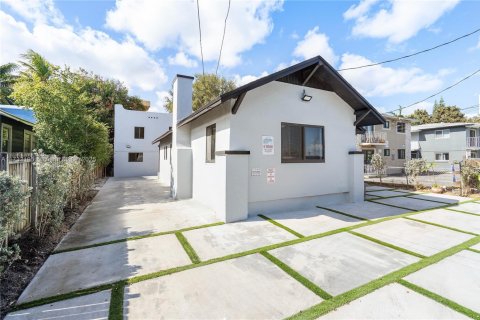 Immobilier commercial à vendre à Miami, Floride: 371.42 m2 № 1812383 - photo 1