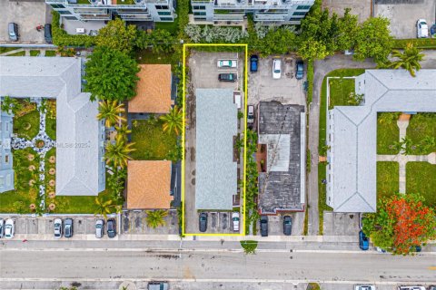 Commercial property in Miami, Florida № 1227990 - photo 9