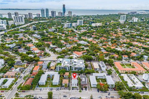 Commercial property in Miami, Florida № 1227990 - photo 4