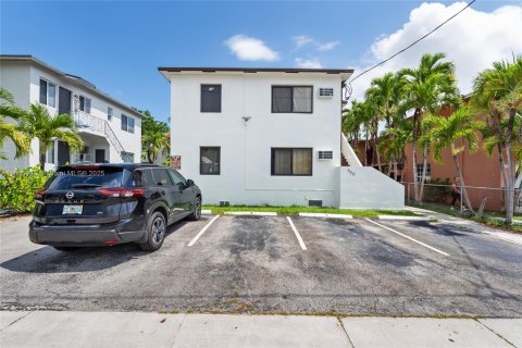 Commercial property in Miami, Florida № 1227990 - photo 3