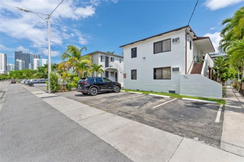 Commercial property in Miami, Florida № 1227990 - photo 2