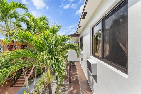 Commercial property in Miami, Florida № 1227990 - photo 24