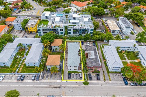 Commercial property in Miami, Florida № 1227990 - photo 11