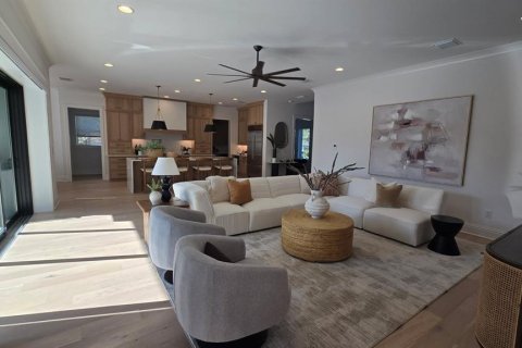 House in Tampa, Florida 5 bedrooms, 351.17 sq.m. № 1395322 - photo 8