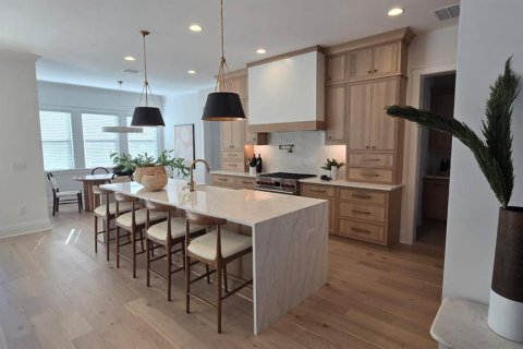 House in Tampa, Florida 5 bedrooms, 351.17 sq.m. № 1395322 - photo 5