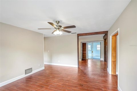 House in Apopka, Florida 3 bedrooms, 123.19 sq.m. № 1785903 - photo 4