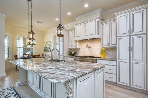 House in Apopka, Florida 4 bedrooms, 296.36 sq.m. № 1130878 - photo 5