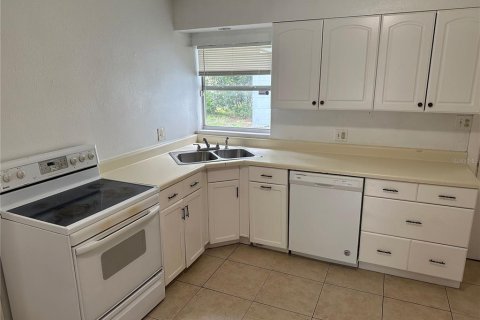 House in Winter Park, Florida 3 bedrooms, 109.25 sq.m. № 1800283 - photo 12