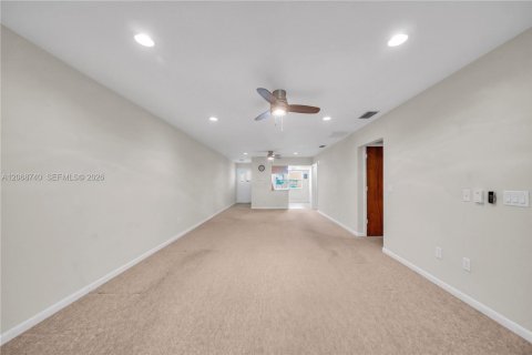 Commercial property in Cape Coral, Florida 243.78 sq.m. № 2317068 - photo 16