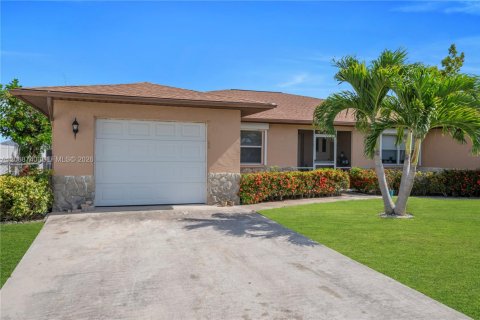 Commercial property in Cape Coral, Florida 243.78 sq.m. № 2317068 - photo 8