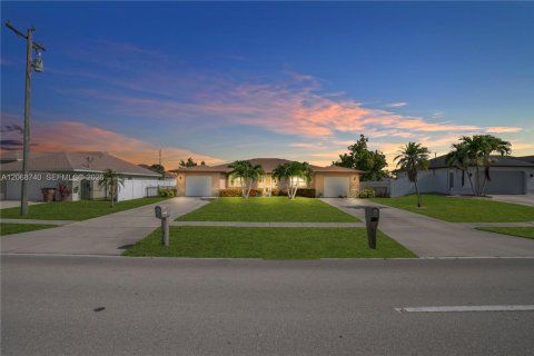 Commercial property in Cape Coral, Florida 243.78 sq.m. № 2317068