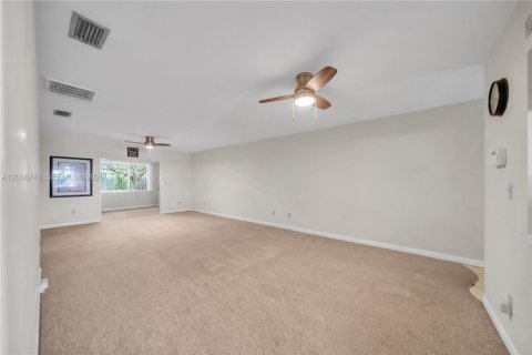 Commercial property in Cape Coral, Florida 243.78 sq.m. № 2317068 - photo 15