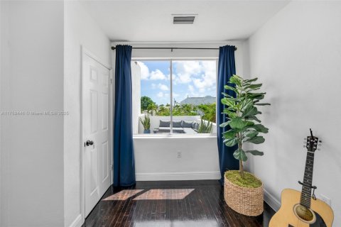 Villa ou maison à louer à Miami, Floride: 5 chambres, 252.04 m2 № 1714141 - photo 28