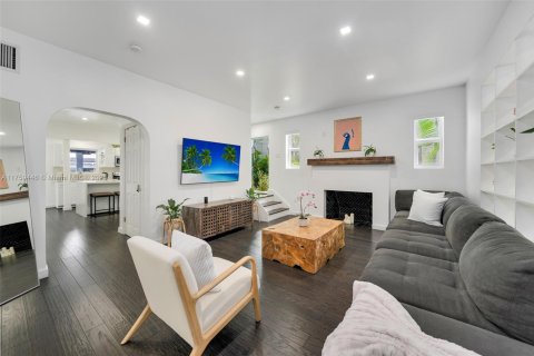 Villa ou maison à louer à Miami, Floride: 5 chambres, 252.04 m2 № 1714141 - photo 10