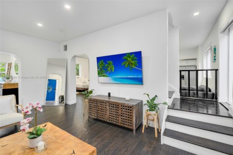 Villa ou maison à louer à Miami, Floride: 5 chambres, 252.04 m2 № 1714141 - photo 20