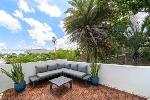 Villa ou maison à louer à Miami, Floride: 5 chambres, 252.04 m2 № 1714141 - photo 29