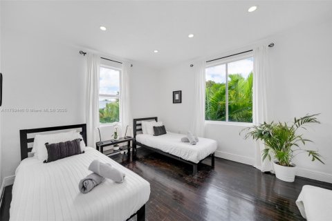 Villa ou maison à louer à Miami, Floride: 5 chambres, 252.04 m2 № 1714141 - photo 25