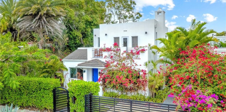 Villa ou maison à Miami, Floride 5 chambres, 252.04 m2 № 1714141